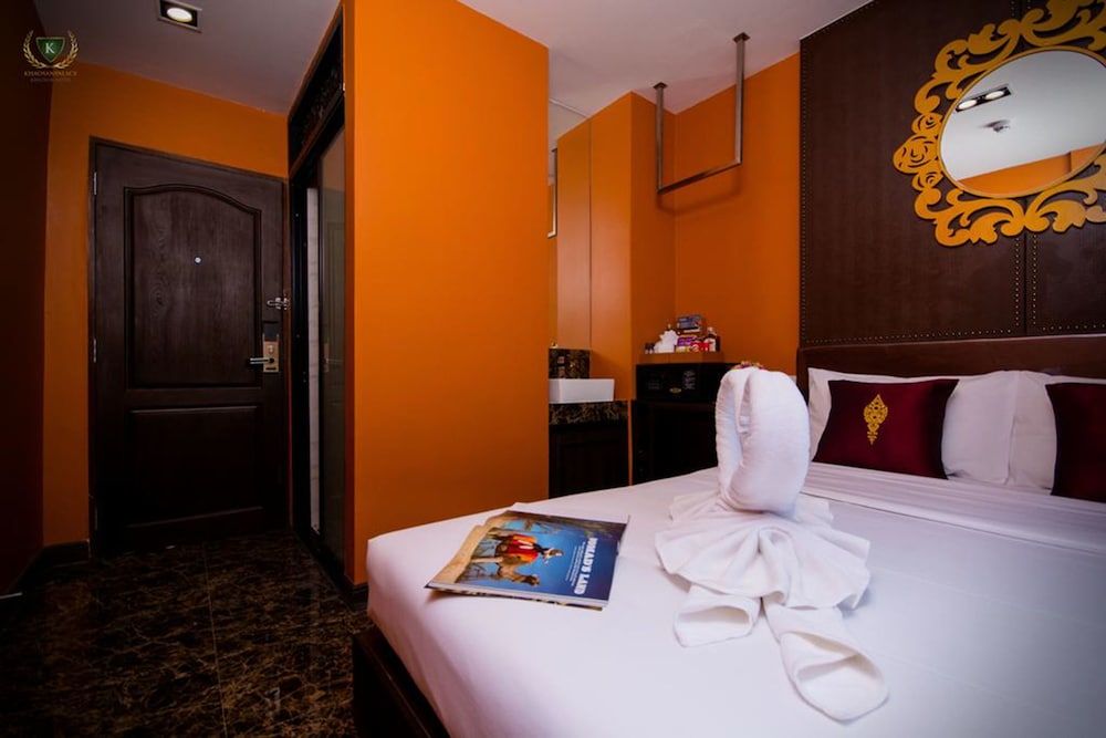 undefined Violet Tower at Khaosan Palace