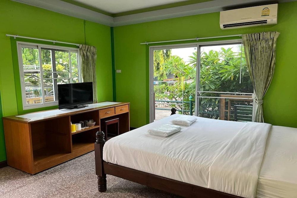 Hi Hotel Comfort Cottage, 1 Double Bed, Refrigerator & Microwave, Poolside 3