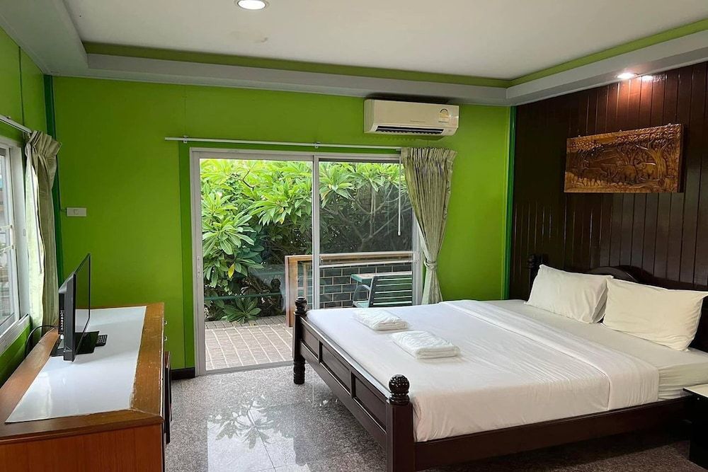 Hi Hotel Comfort Cottage, 1 Double Bed, Refrigerator & Microwave, Poolside 2