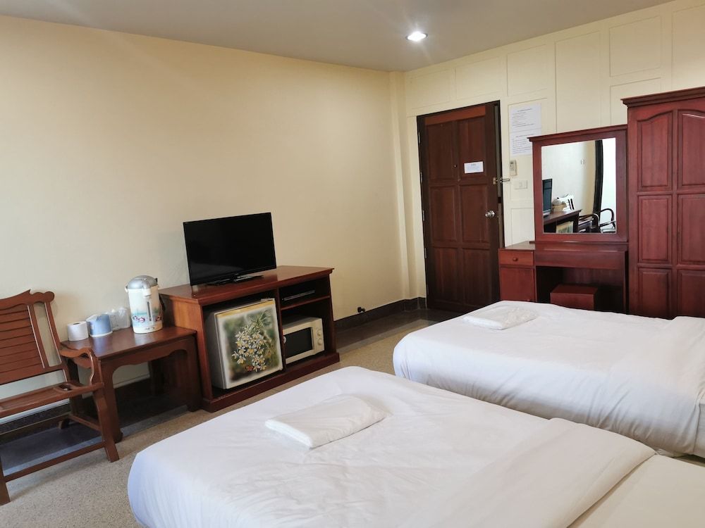 Hi Hotel Twin Room, 2 Twin Beds, Balcony 2