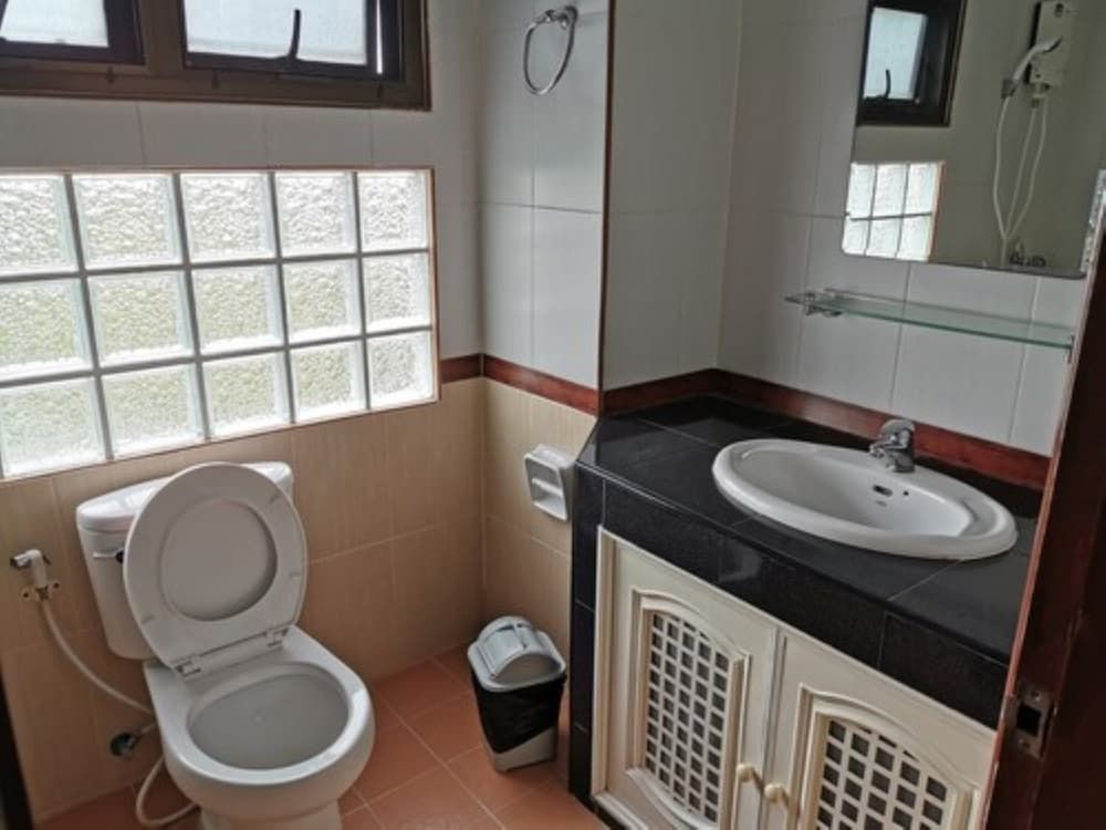 Hi Hotel Twin Room, 2 Twin Beds, Balcony 4