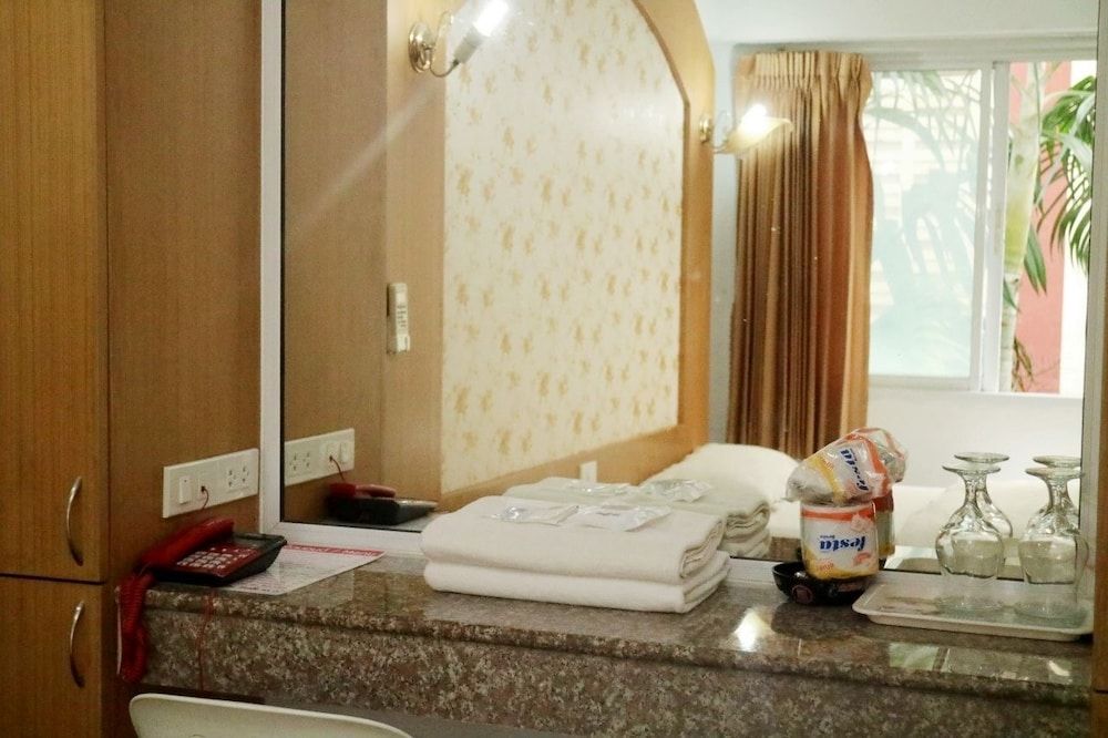 Diamond Sweet Hotel Queen Bed 5