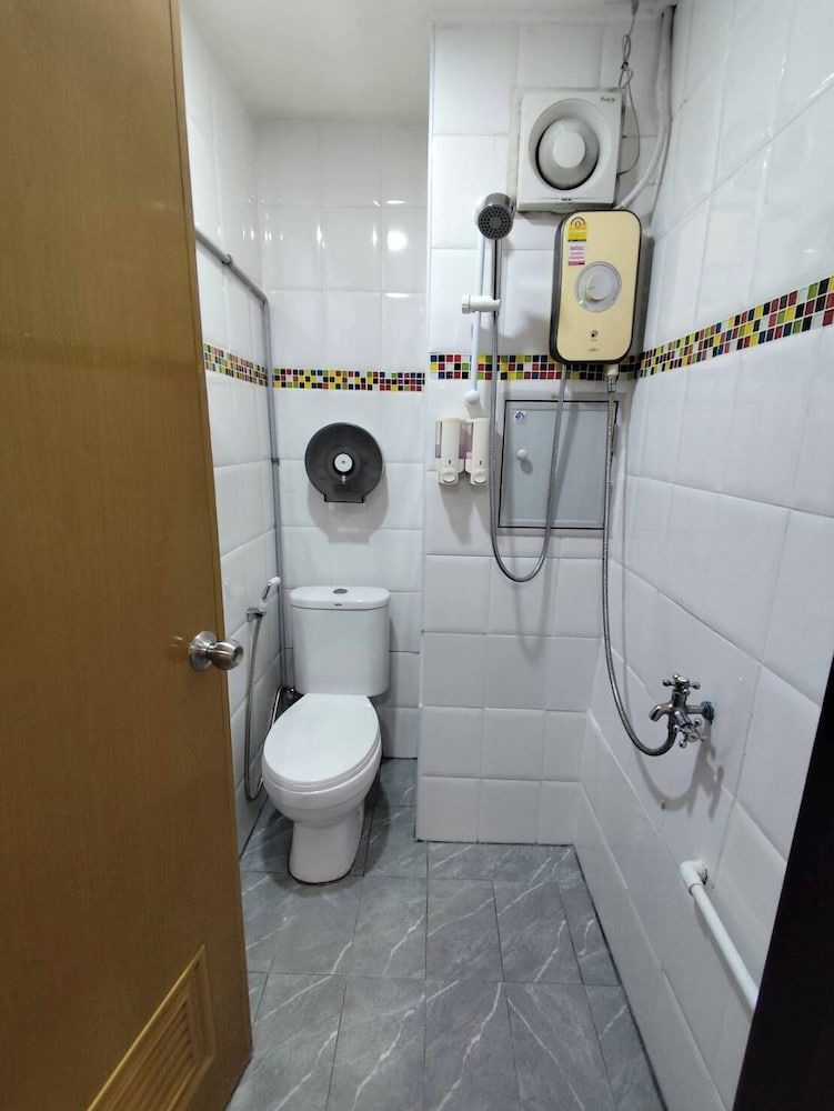 Longzhu Guesthouse Deluxe Triple Room 7