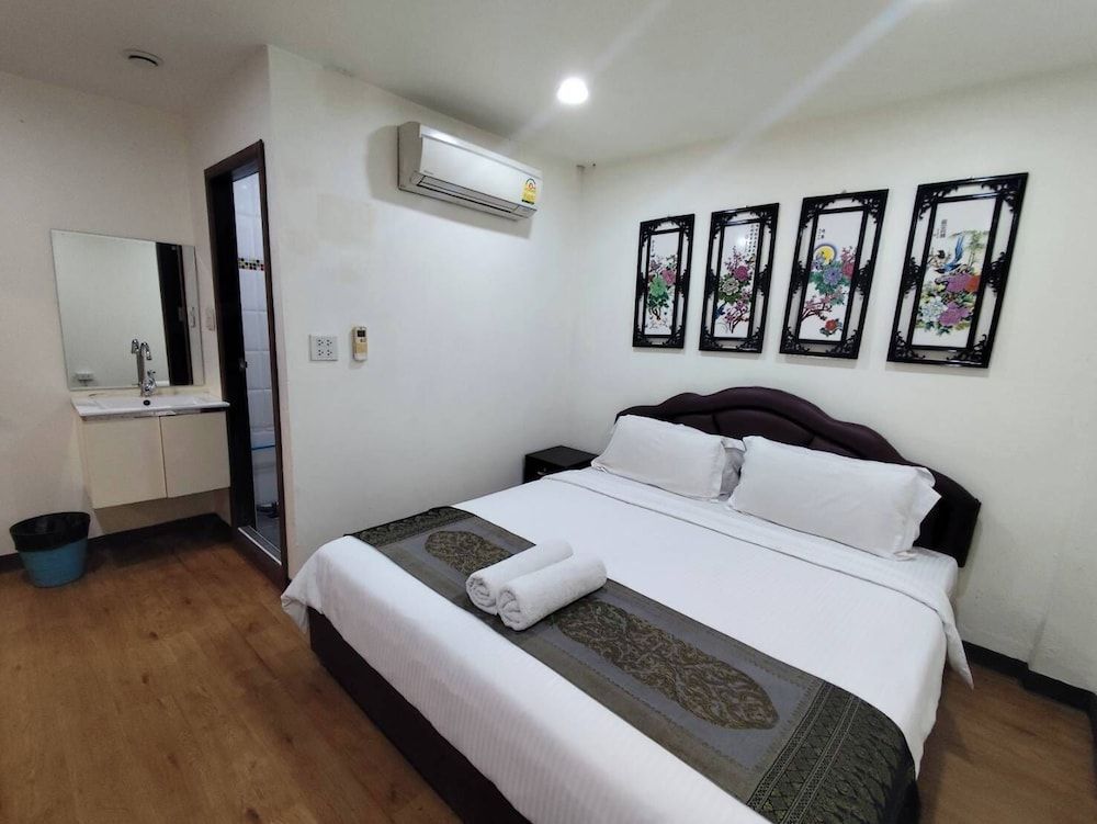 Longzhu Guesthouse Standard Double Room 3