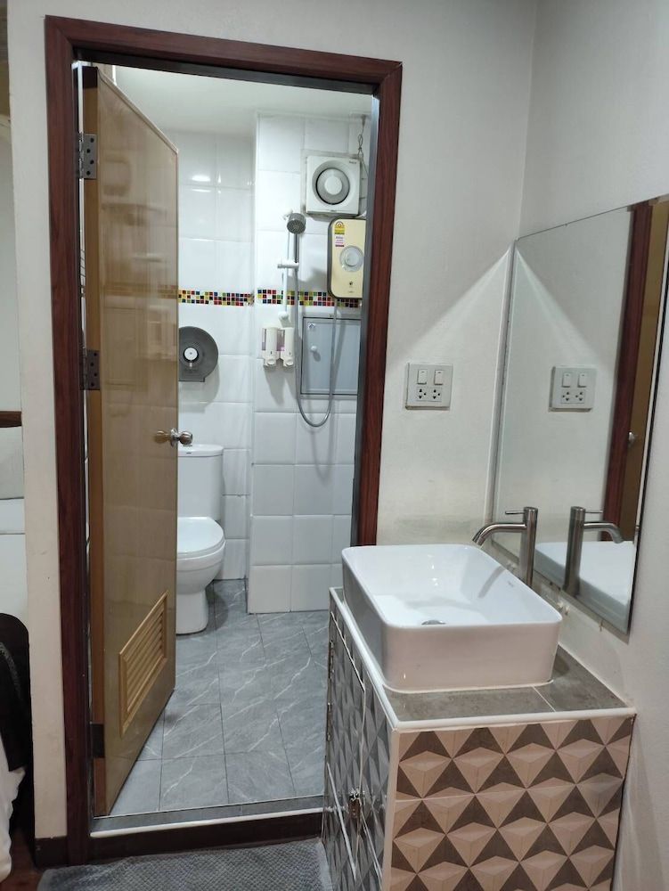 Longzhu Guesthouse Deluxe Triple Room 6