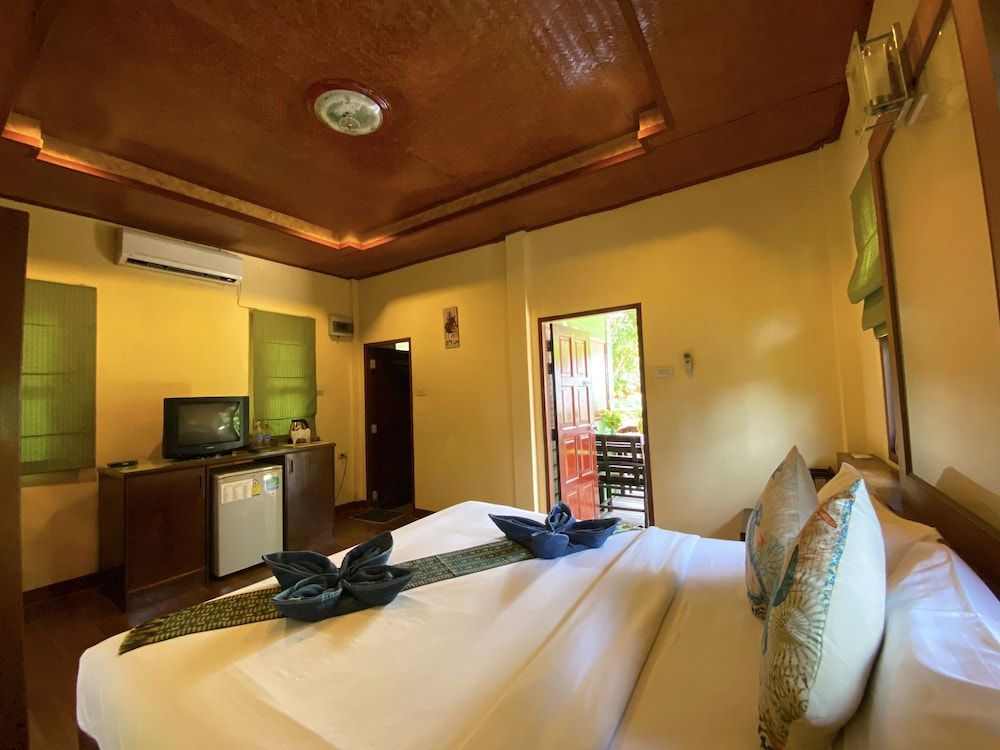 Everest Resort Deluxe Double Room, 1 Bedroom, Garden View, Garden Area 5