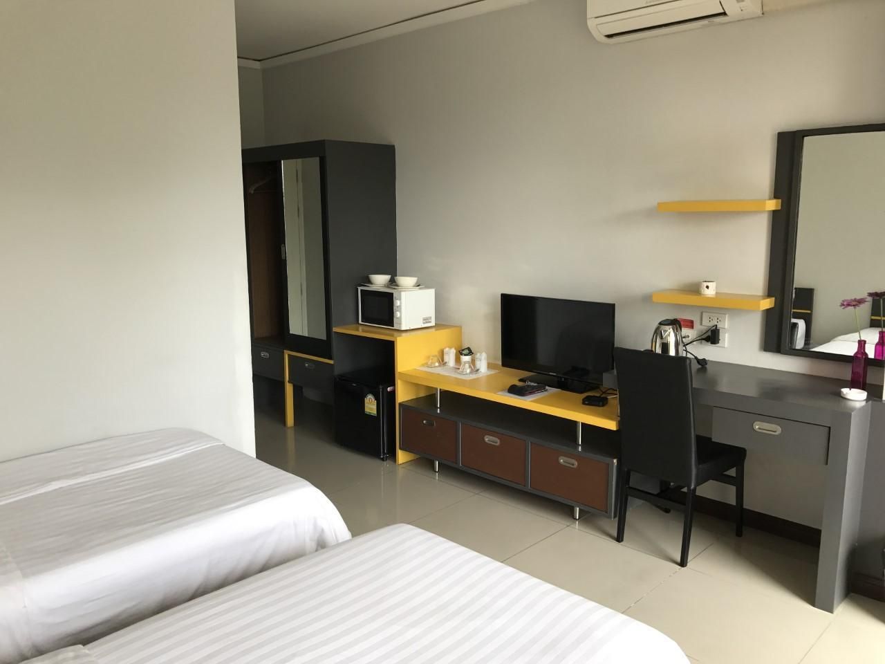2 Single Beds Room