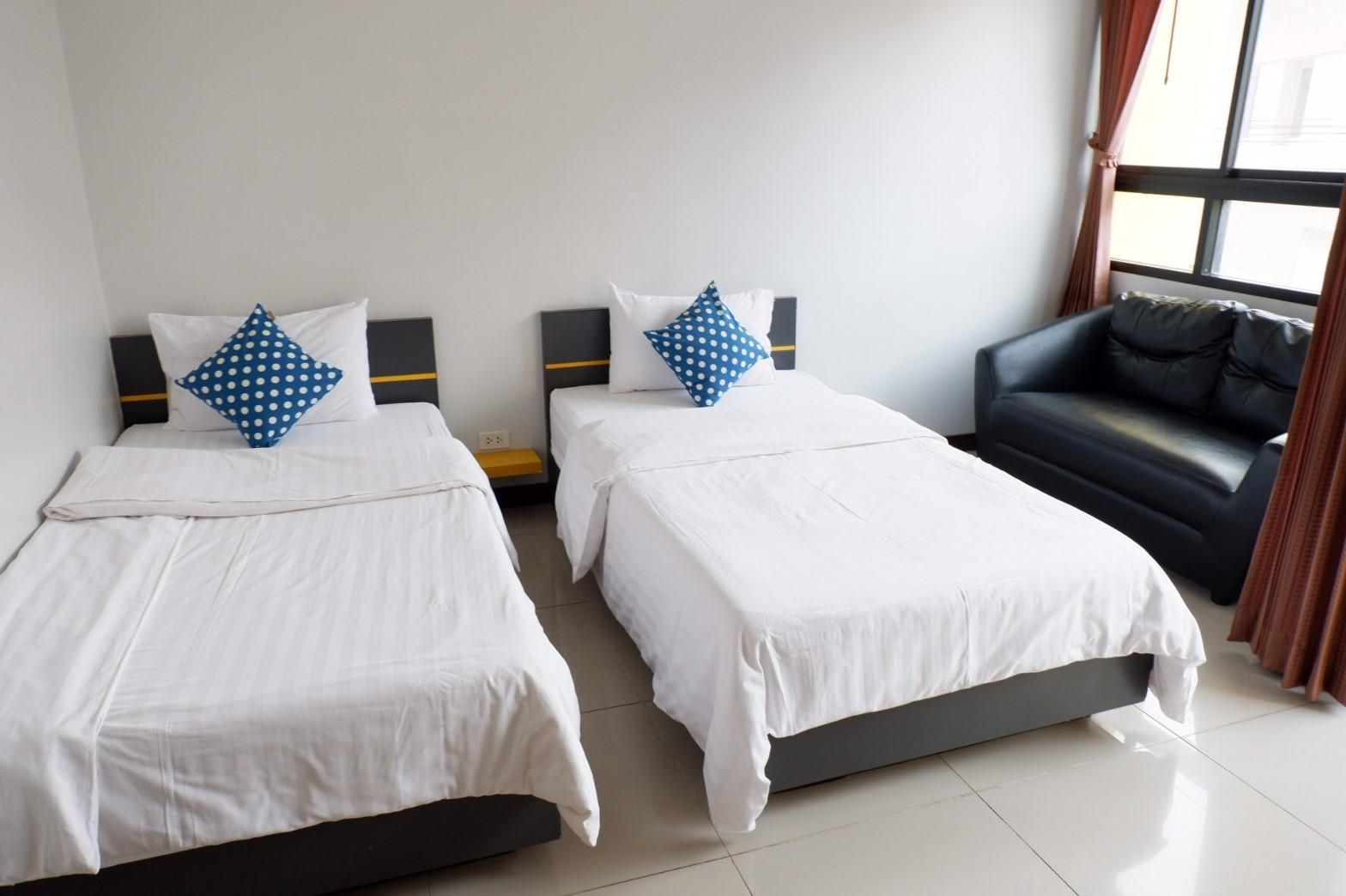 2 Single Beds Room