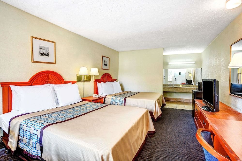 DD1 Standard Room, 2 Full Size Beds, Smoking