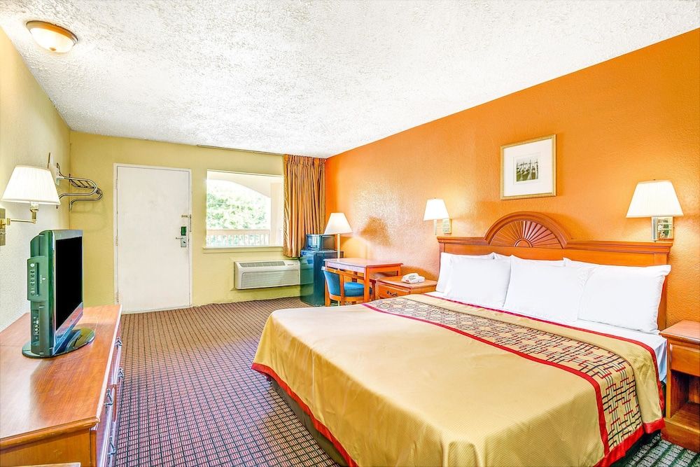 Room, 1 King Bed, Accessible, Non Smoking