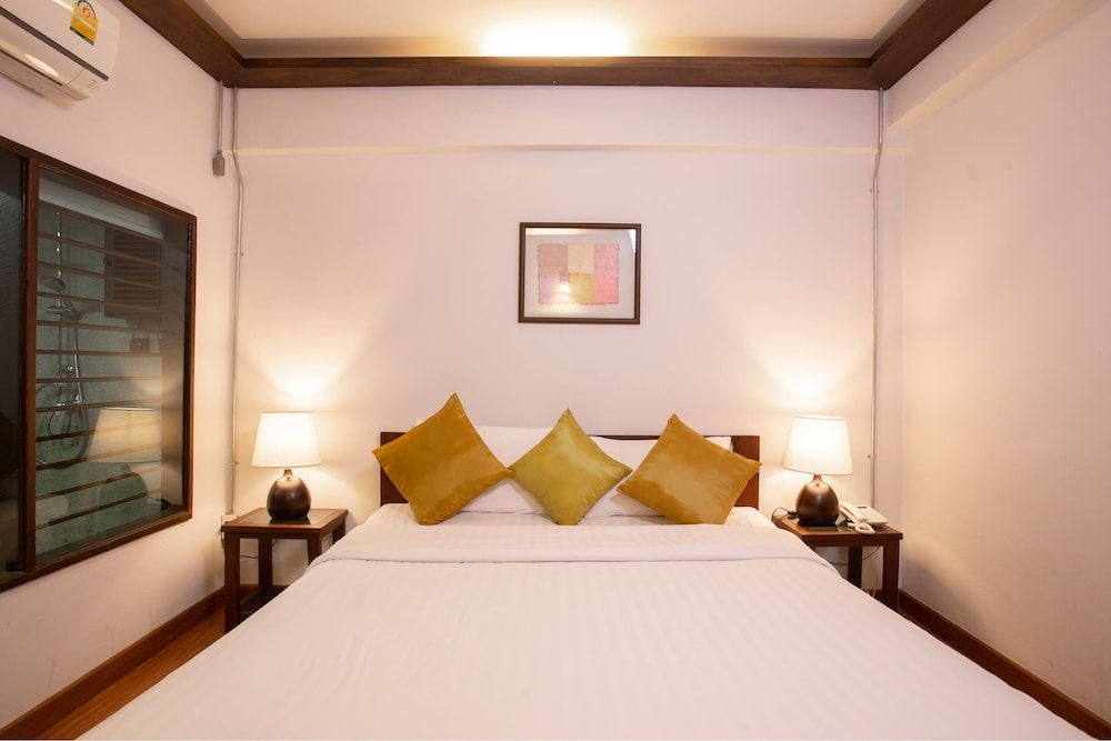 NightBazaar Inn Hotel Superior Double Room 2