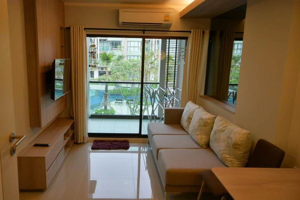 LPN Park Beach Cha-am Beachfront Family Room 11