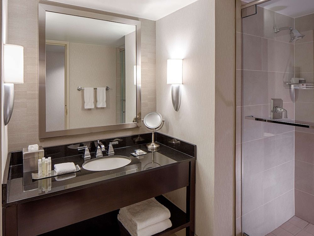 undefined DoubleTree by Hilton Hotel Houston - Greenway Plaza 3