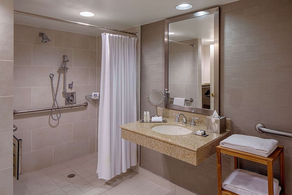 undefined DoubleTree by Hilton Hotel Houston - Greenway Plaza 5