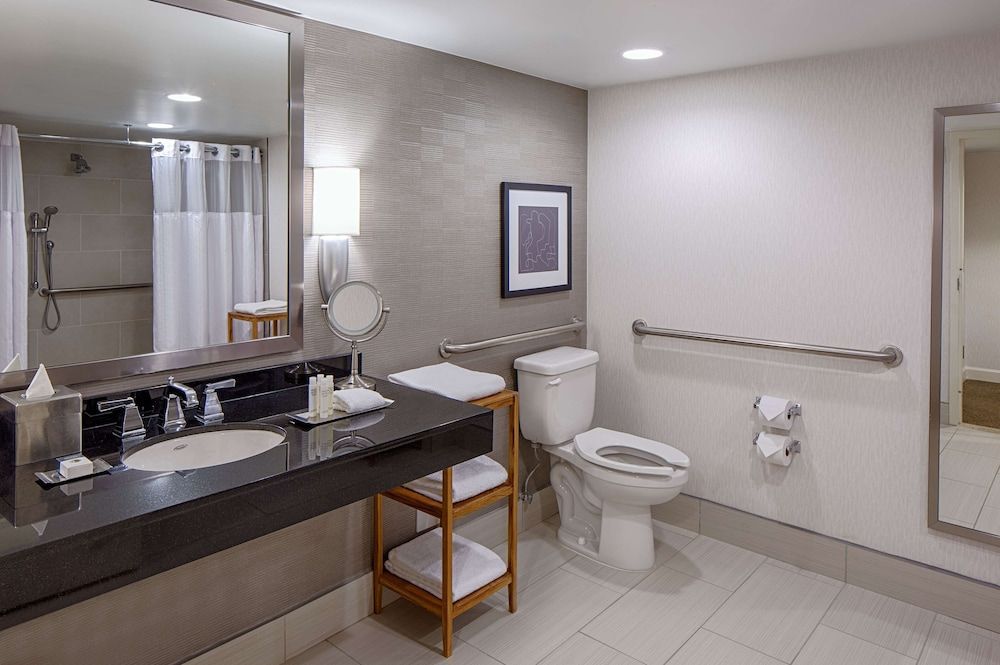 undefined DoubleTree by Hilton Hotel Houston - Greenway Plaza 8