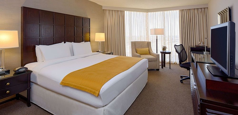 undefined DoubleTree by Hilton Hotel Houston - Greenway Plaza 9