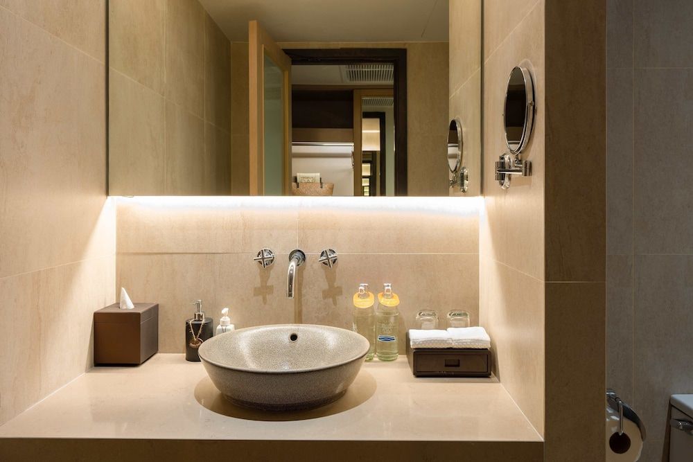 Amari Vogue Krabi Superior Room, 1 King Bed 3