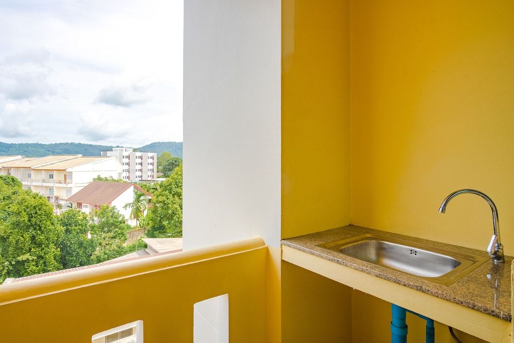 AJ Residence Standard Twin Room 5