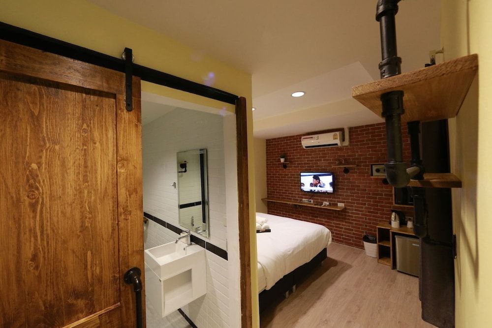 Adagio Bangkok Superior Room 5