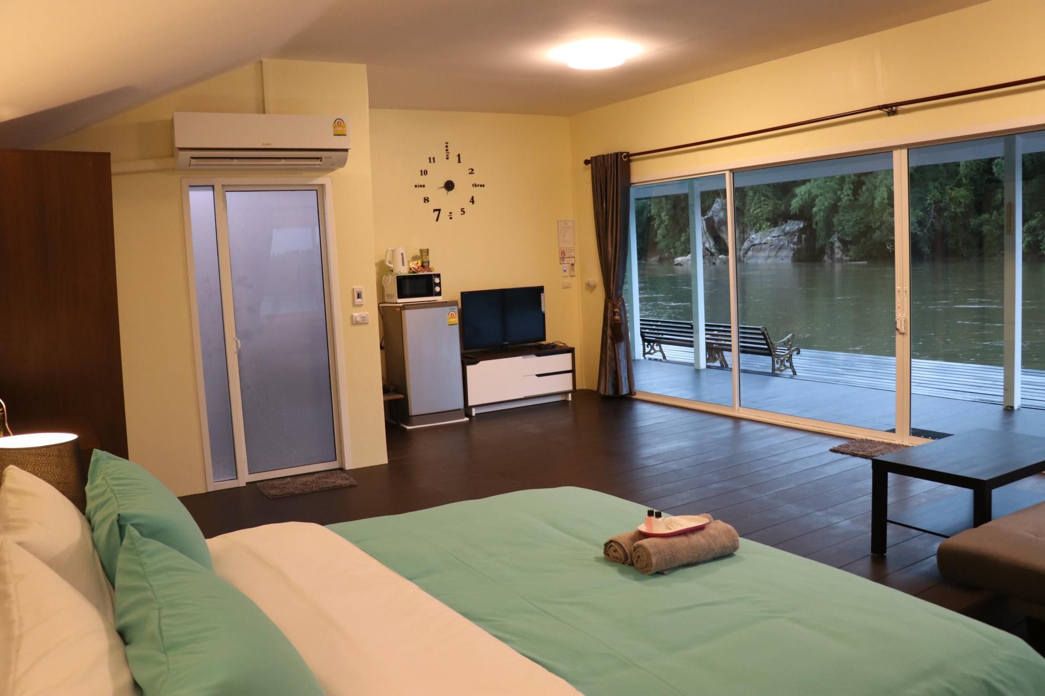 The Green House Kanchanaburi River View With Breakfast