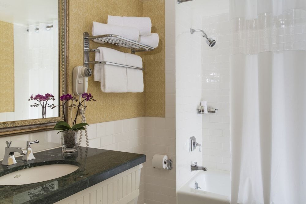 King George Hotel Superior Room, 1 Queen Bed 3