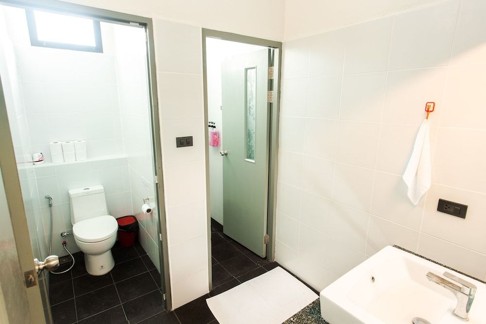 Soft Dormtel Chiangmai Twin Room with Shared Bathroom 6