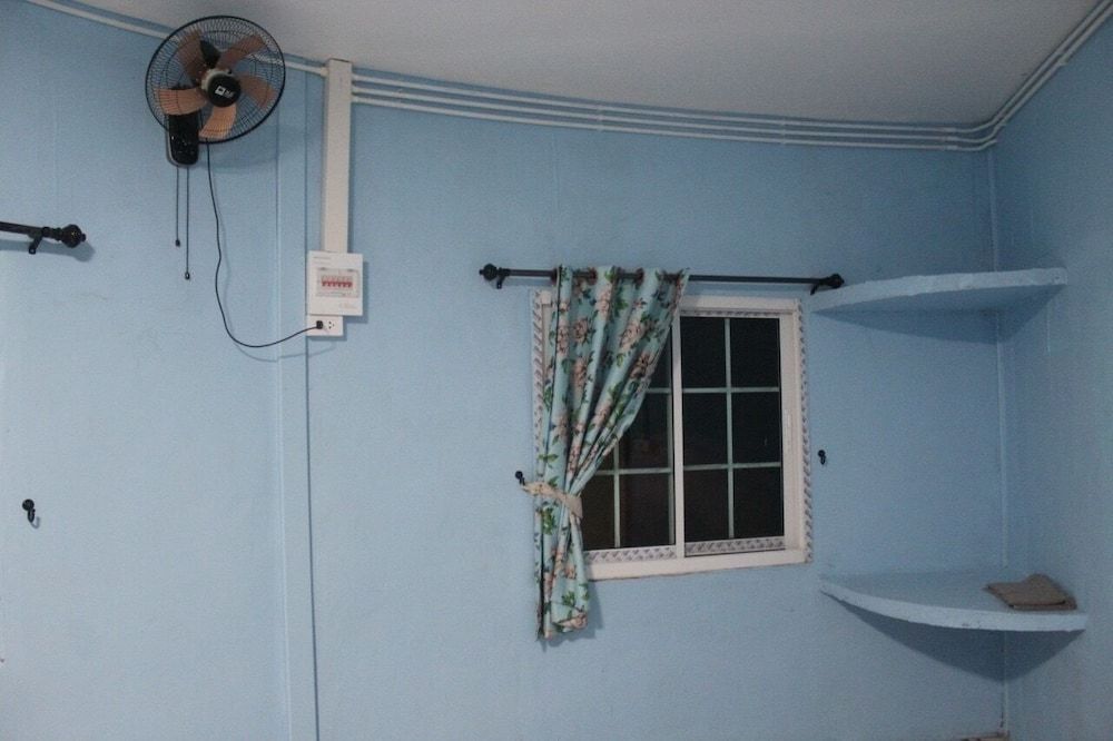 Demy Home Family Room 8