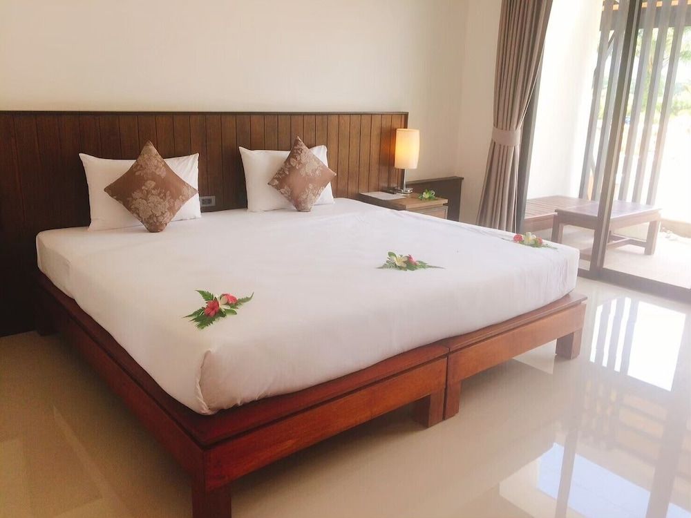 Khaolak Mountain View Deluxe Room, 1 Bedroom, Non Smoking, Pool View 3