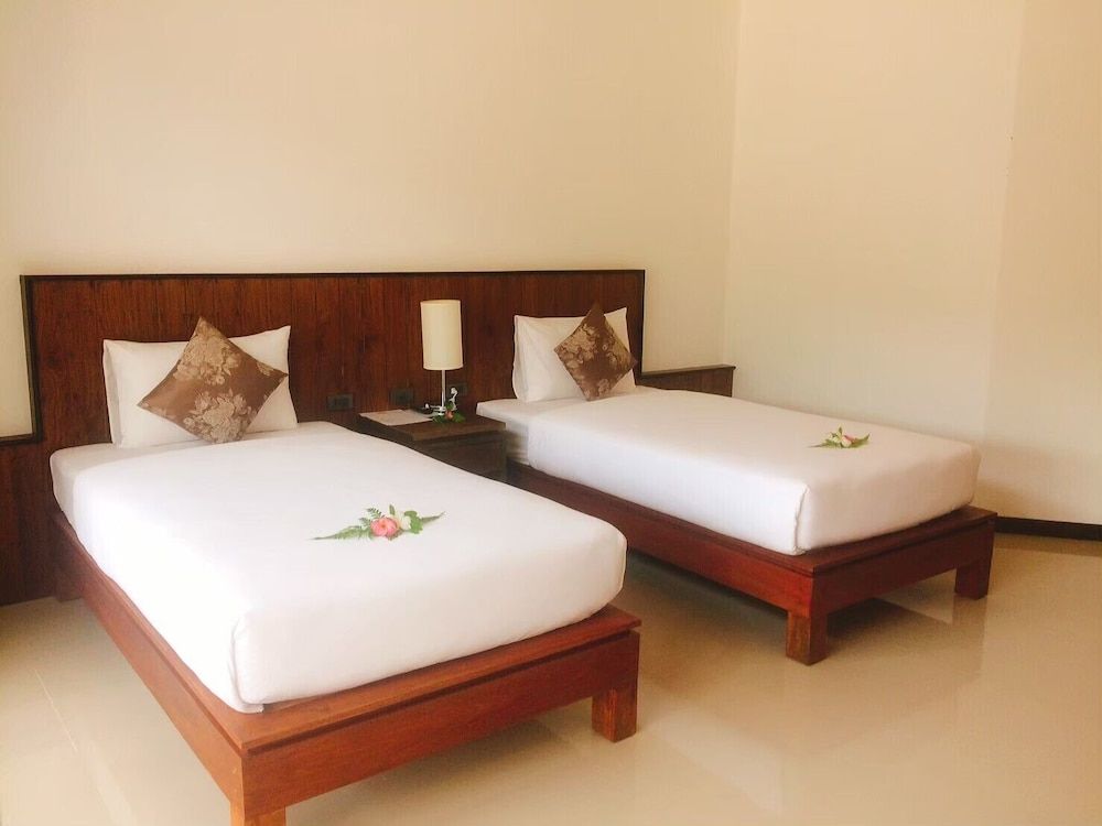 Khaolak Mountain View Deluxe Room, 1 Bedroom, Non Smoking, Pool View 2