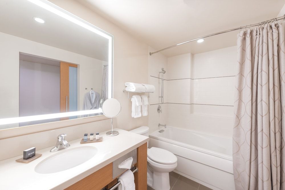 Cedarbrook Lodge Deluxe Room, 2 Queen Beds