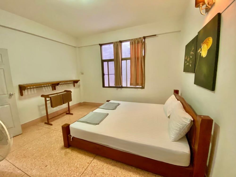 No.7 Guesthouse Basic Double Room, Shared Bathroom (Fan) 4