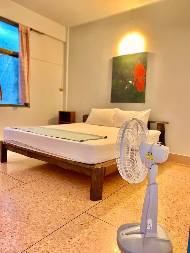 No.7 Guesthouse Basic Double Room, Shared Bathroom (Fan) 3