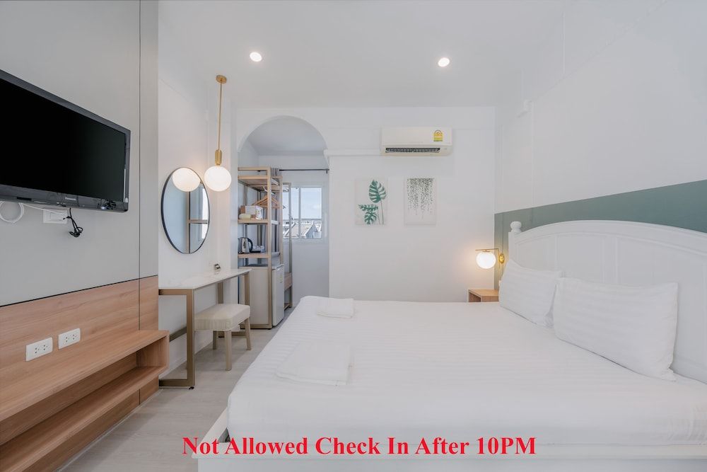 Baan Sutra Guesthouse Superior Room (Fourth Floor stairs only)-Not allow check in after 6PM