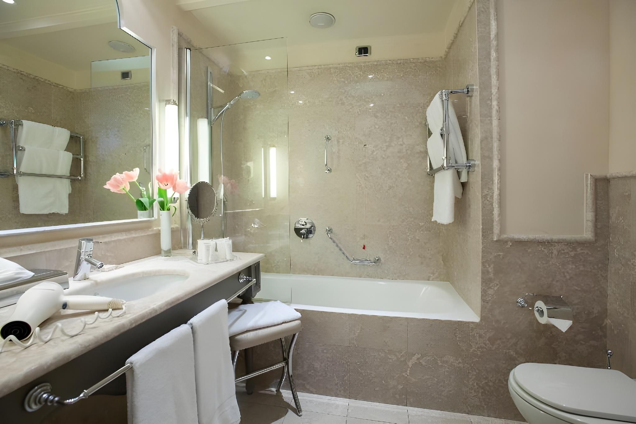 Starhotels Tuscany Classic Double Room 7