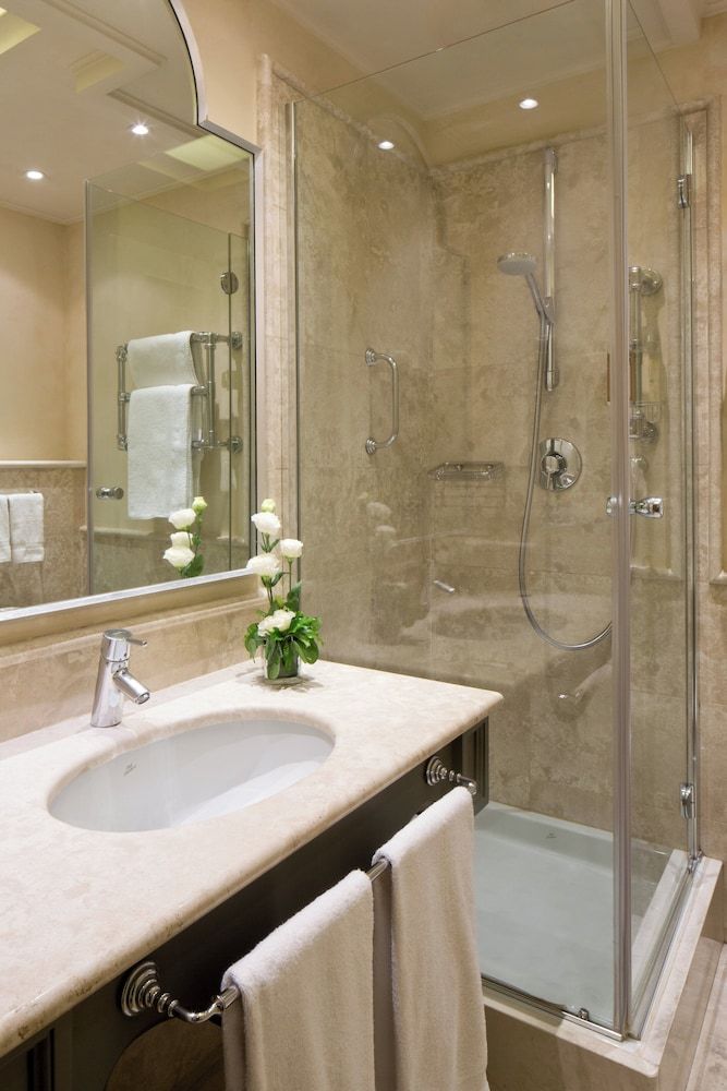 Starhotels Tuscany Classic Double Room 6