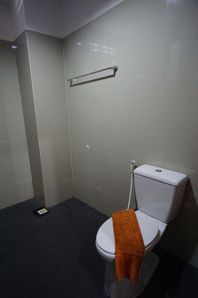 Phuthara Hostel Deluxe Twin Room 9