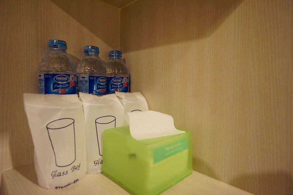 Phuthara Hostel Deluxe Twin Room 7