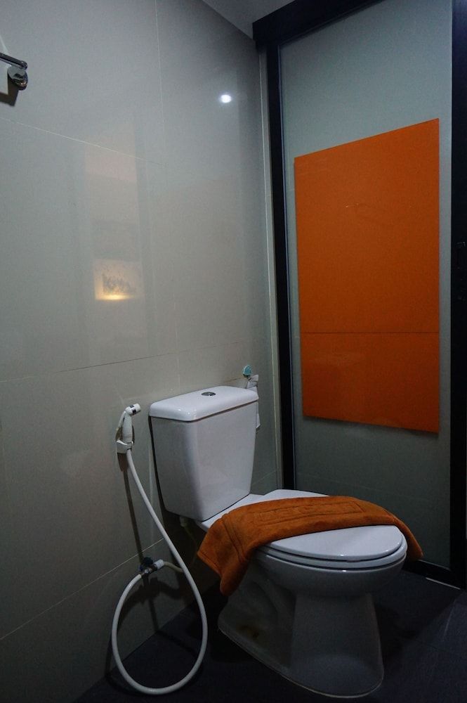 Phuthara Hostel Deluxe Twin Room 10