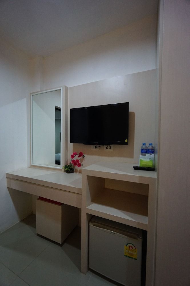 Phuthara Hostel Deluxe Twin Room 6