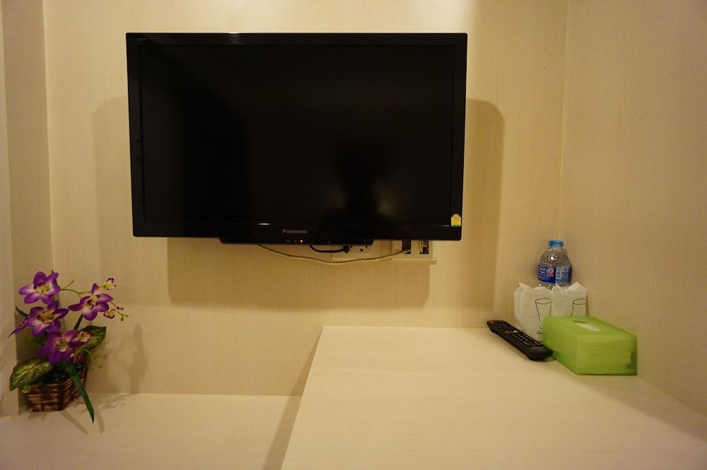 Phuthara Hostel Deluxe Twin Room 5