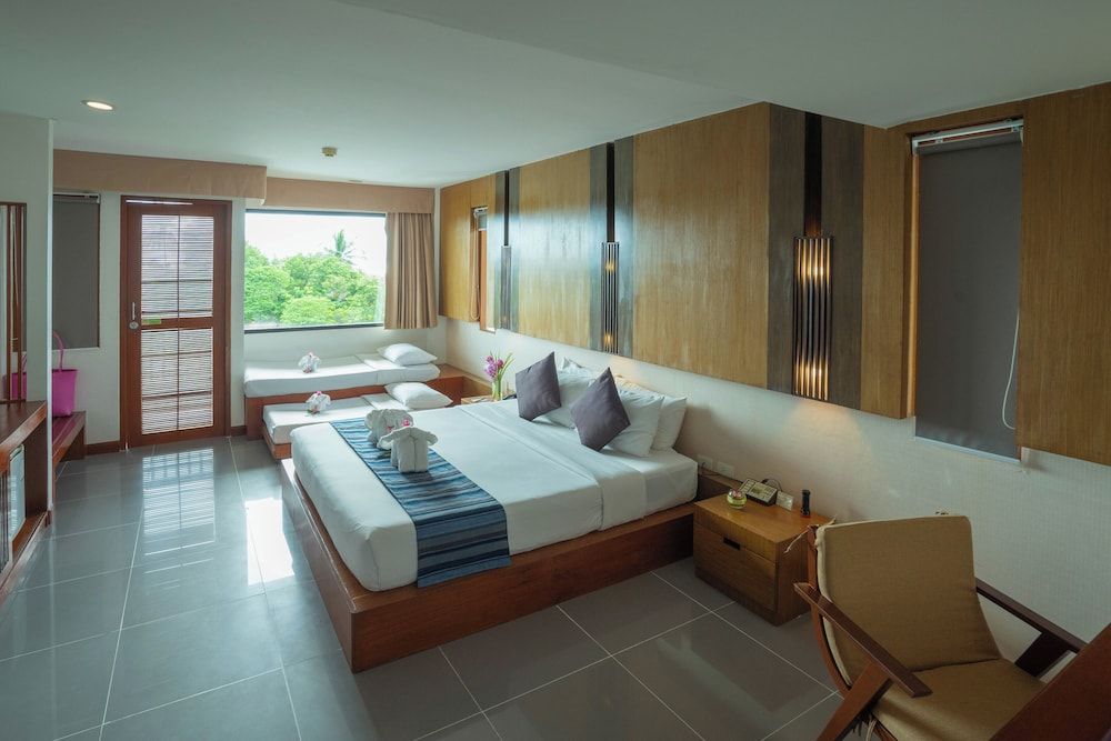 undefined Peach Blossom Resort 4