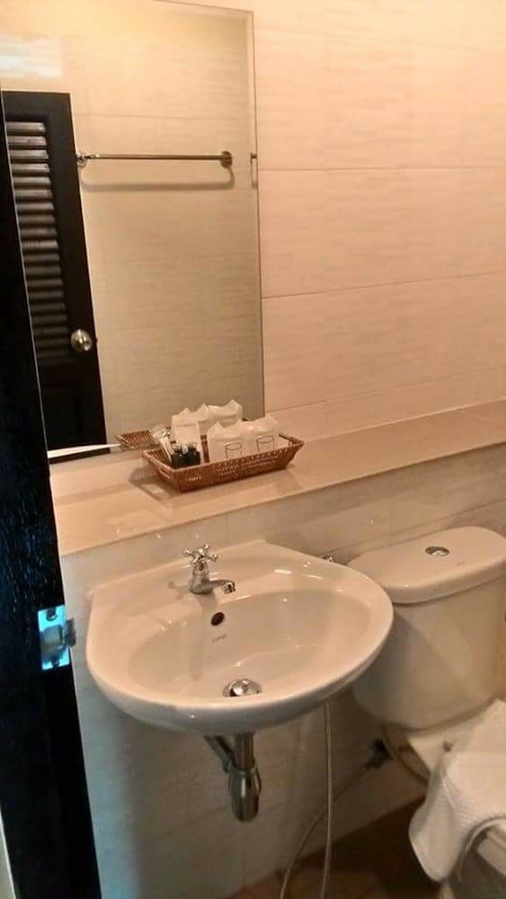 K2 Living Uttaradit Double Room, 1 King Bed 4