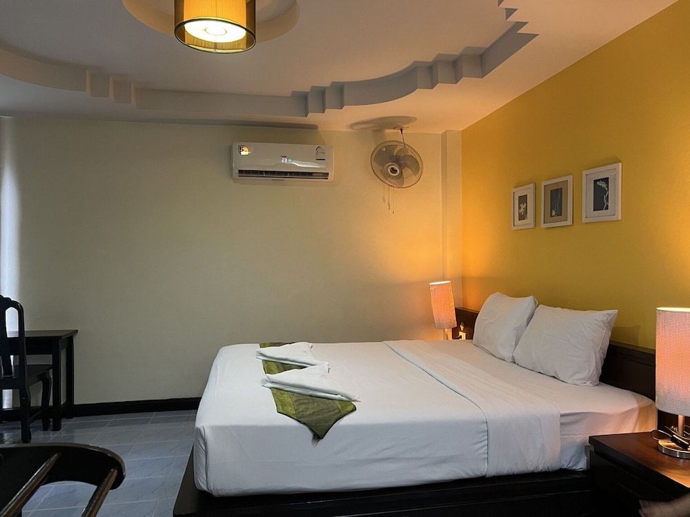 undefined J Hotel 7