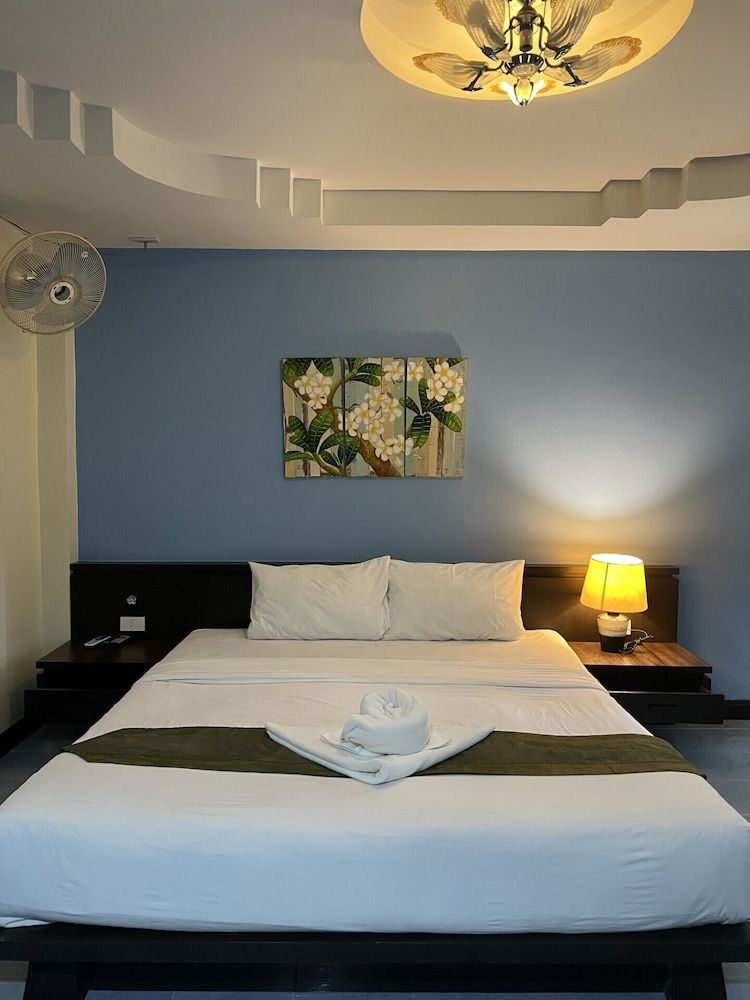 undefined J Hotel 5