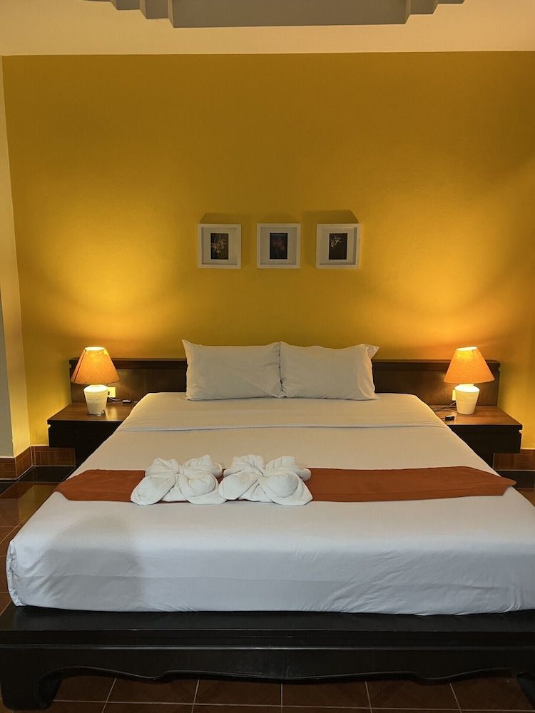 undefined J Hotel 6