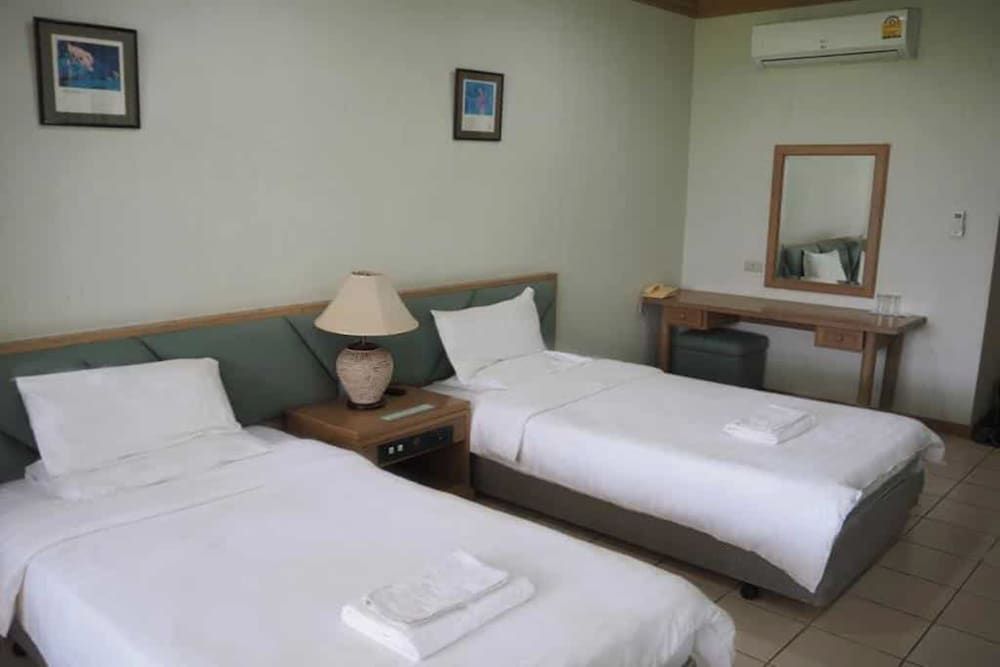 Sawang Resort Golf Club and Hotel Deluxe Room 2