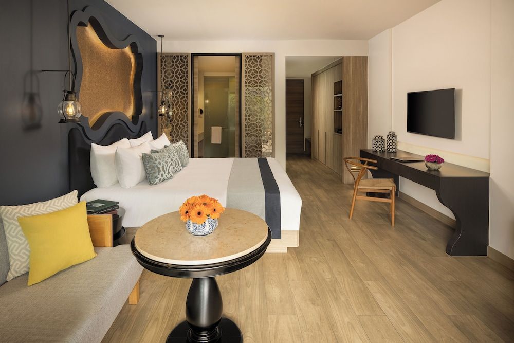 Avista Grande Phuket Karon - MGallery Deluxe Room, 1 King Bed, Balcony, Mountain View