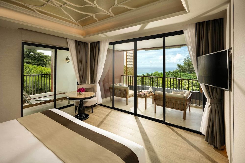 Deluxe Suite, 1 King Bed, Sea View (Whirlpool bath)