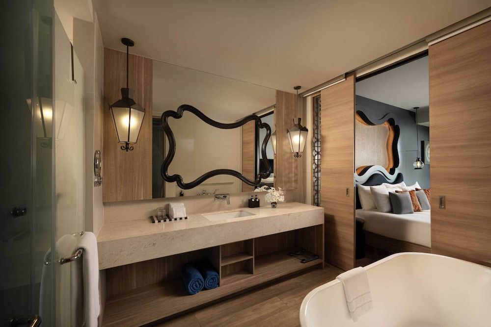 Avista Grande Phuket Karon - MGallery Deluxe Room, 1 King Bed, Balcony, Mountain View 7