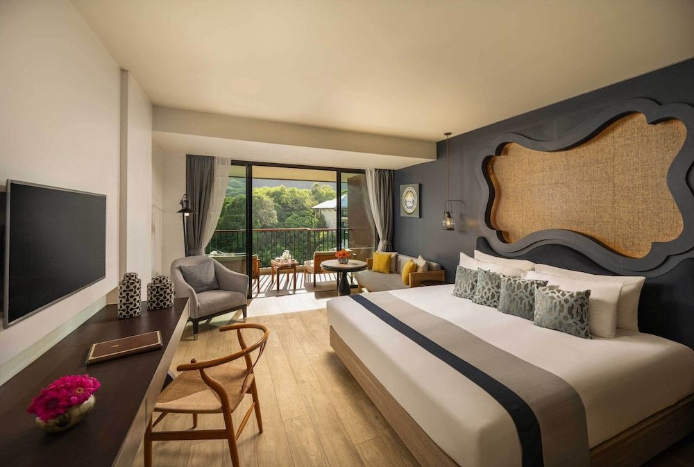 Avista Grande Phuket Karon - MGallery Deluxe Room, 1 King Bed, Balcony, Mountain View 2